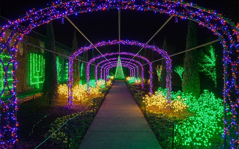 nashville-tn-commercial-holiday-lighting-with-lighted-arches